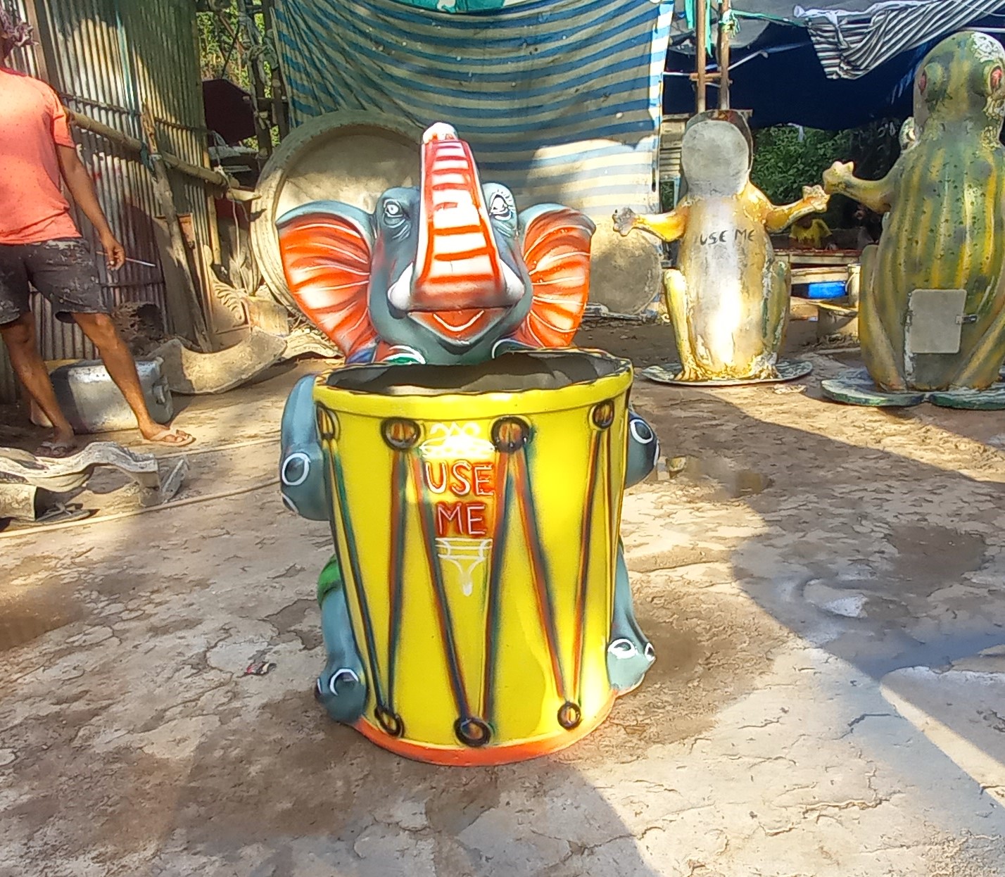 Elephant belly dustbin