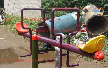 2 SEATED SEE SAW